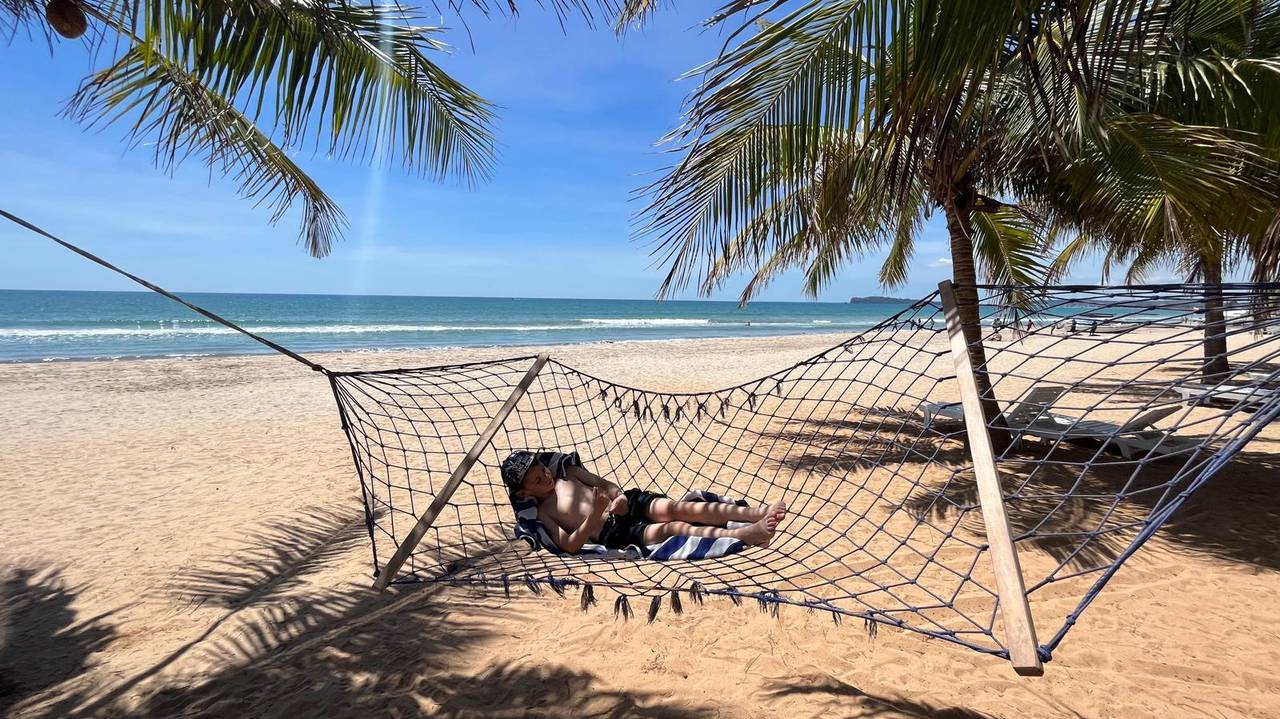 Op het strand in de hangmat